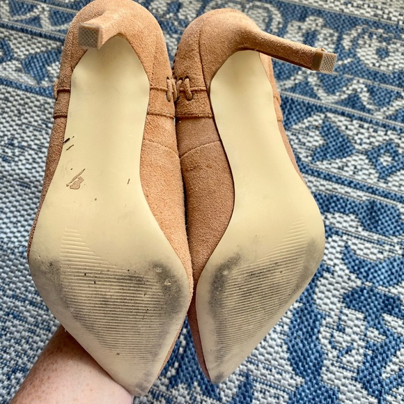 Tan/ camel suede pumps- size 6 - Picture 7 of 7